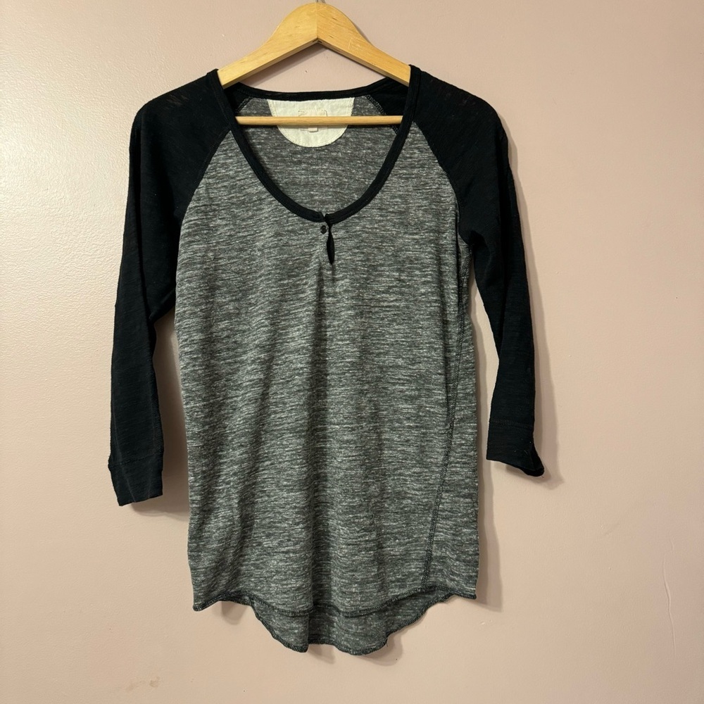 Aritzia Two-Tone Grey and Black Raglan Top